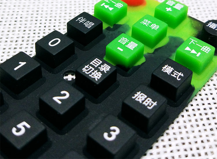 插卡音箱遙控器硅膠按鍵_多色成型絲印和導(dǎo)電